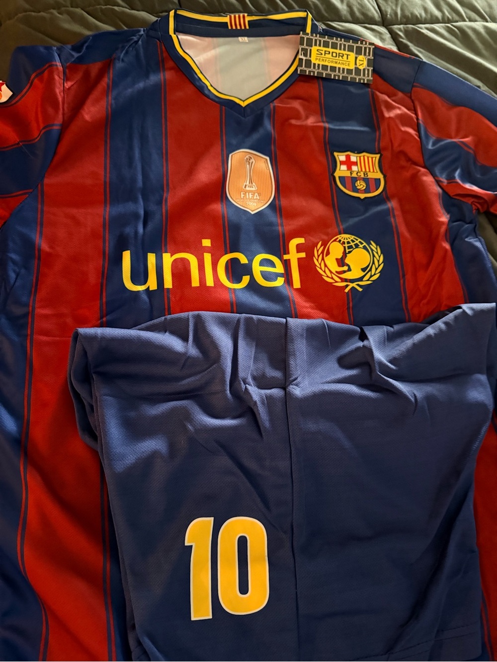 FC Barcelona Lionel Messi #10 Men’s Soccer Jersey Large Red/Blue Striped UNICEF